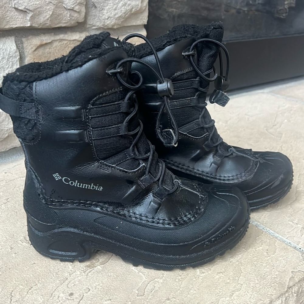 Black Columbia boys ankle winter boots